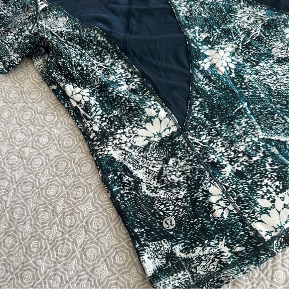 Lululemon Seek The Heat Short Sleeve Workout Shirt White Multi Teal Size M/L - Picture 7 of 10